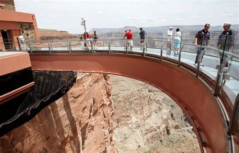 Sep 30, 2019 · A man visiting the Grand Canyon Skywalk has died after apparently leaping hundreds of feet to his death, Grand Canyon West spokesman David Leibowitz confirms to PEOPLE. The body of a 28-year-old ... 